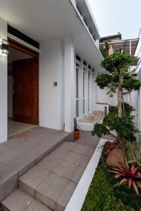 Spacious, White-Villa Belgareti @Kiara Condong Bandung Dış mekan fotoğraf